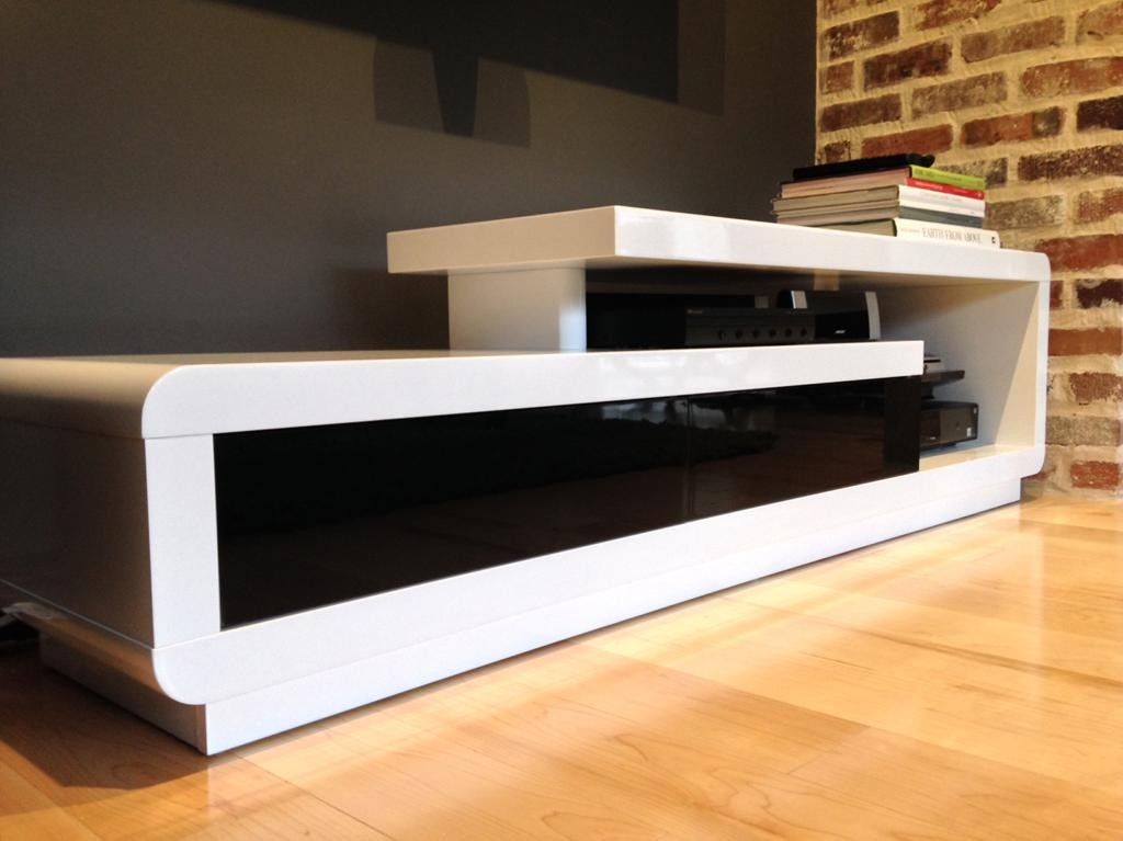 D3033 Modern White Lacquer Tv Stand | Contemporary Tv Stands, Modern Tv ... in 86.5" Modern Vortice Tv Stand White Lacquer Body Chrome Legs Geometric Paneling